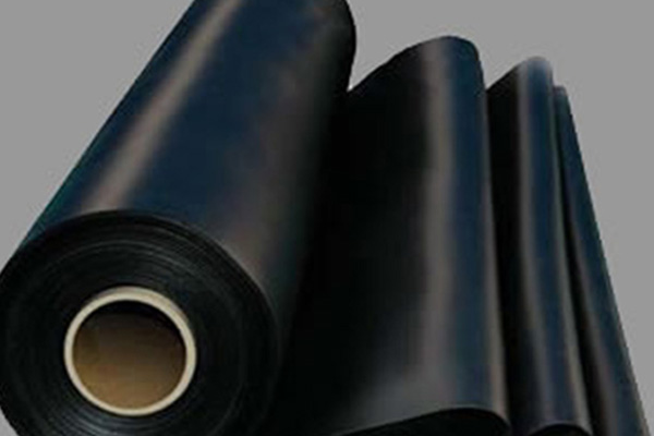 如何处理包头橡胶制品表面的杂质和黑点？